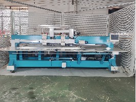 冲孔绣花一体机