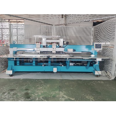 冲孔绣花一体机